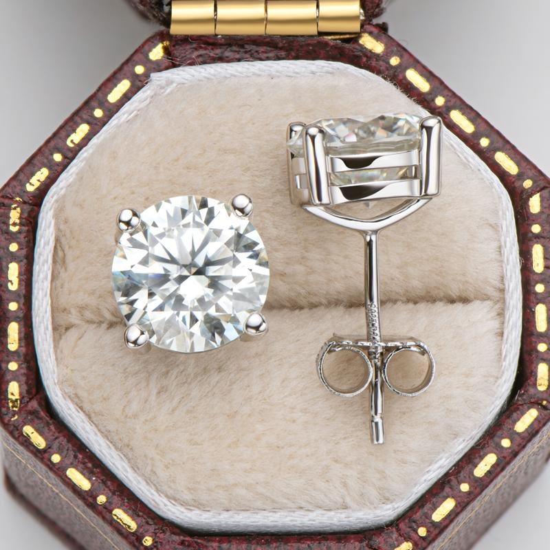 Round Moissanite Diamond Classic Stud Earrings