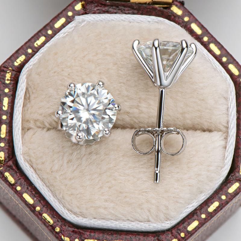 Yowting Round Cut Moissanite Diamond Classic Stud Earrings