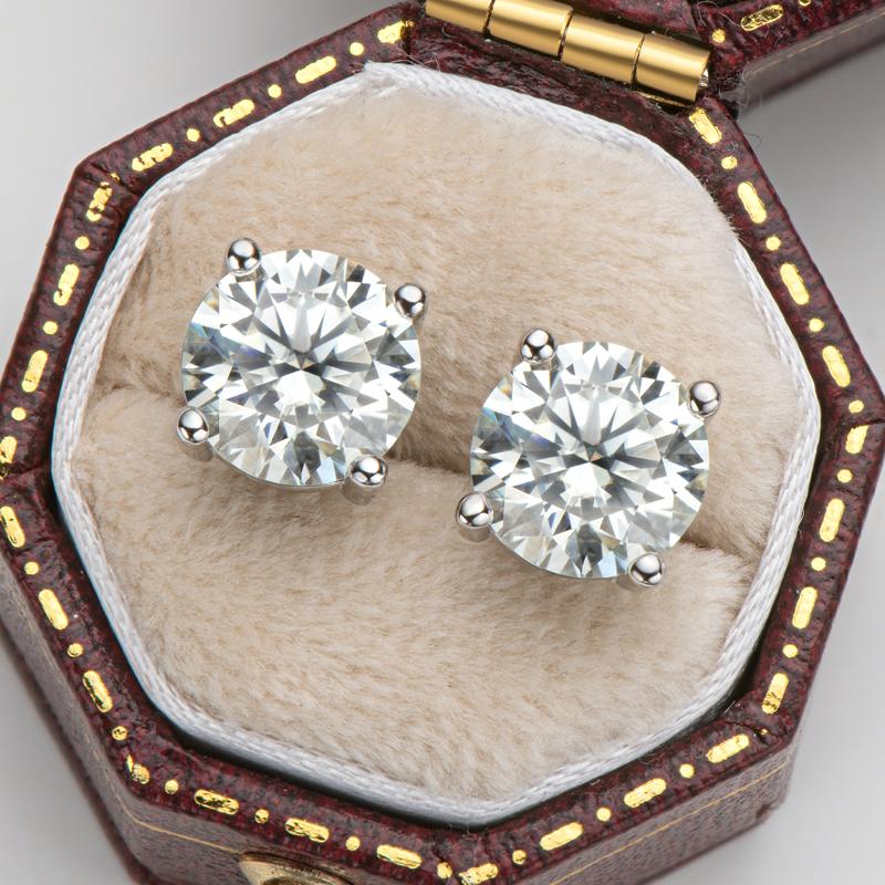 Round Moissanite Diamond Classic Stud Earrings