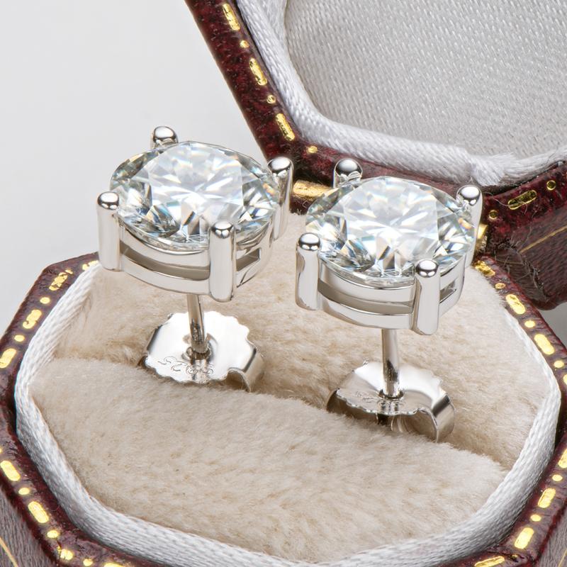 Round Moissanite Diamond Classic Stud Earrings
