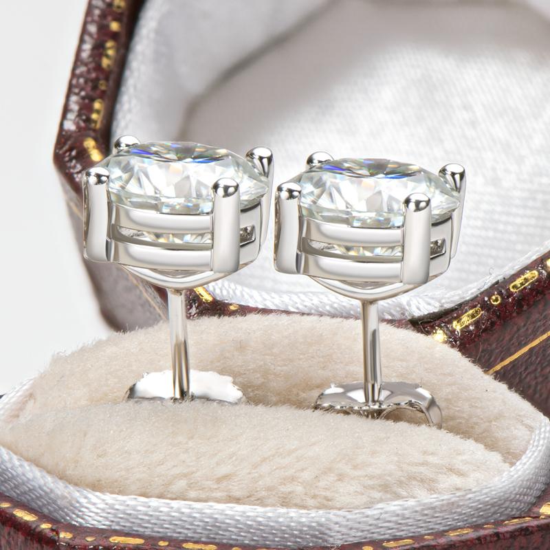 Round Moissanite Diamond Classic Stud Earrings