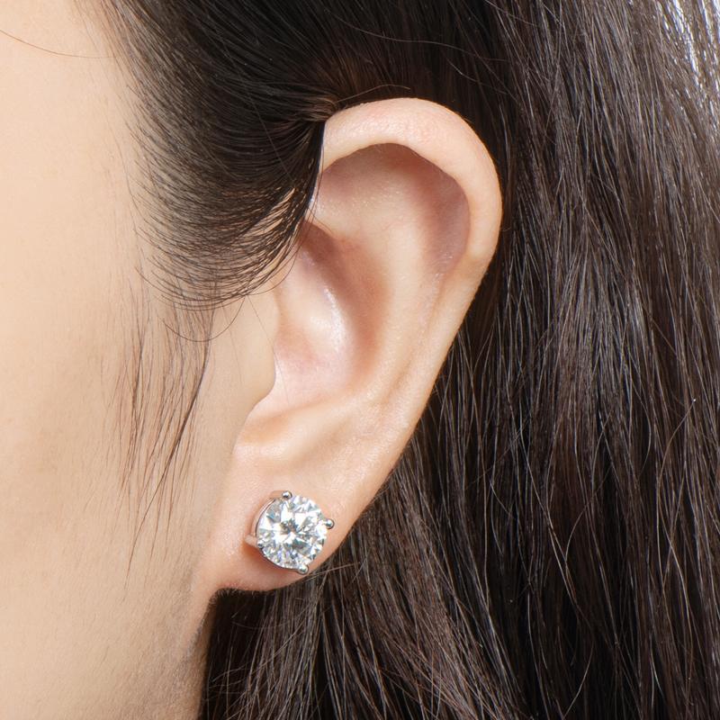 Round Moissanite Diamond Classic Stud Earrings