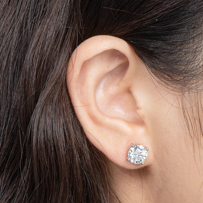 Round Moissanite Diamond Classic Stud Earrings