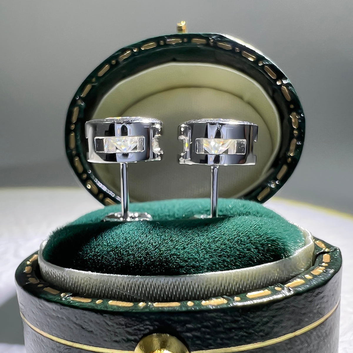 1.0CT/2.0CT D Color Round Moissanite Earrings 18K Gold Plated Stud Earrings