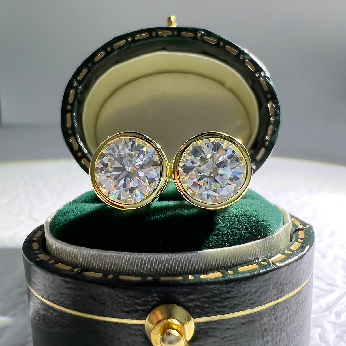 1.0CT/2.0CT D Color Round Moissanite Earrings 18K Gold Plated Stud Earrings