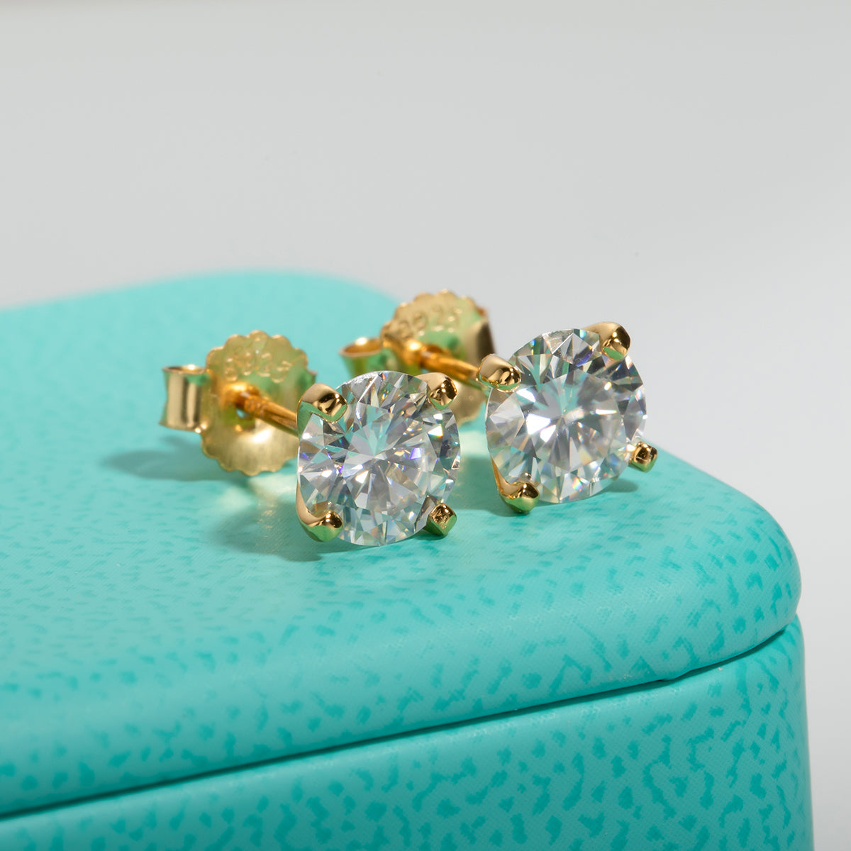 2.0CTTW D Color Round Cut Moissanite 925 Sterling Silver Stud Earrings