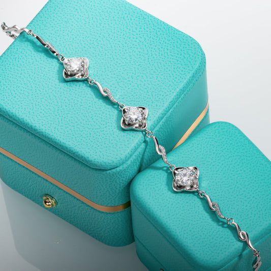 3.0CTTW D ColorAnu Moissanite Four Leaf Clover Silver Bracelet 18K White Gold Plated Adjustable Bracelets