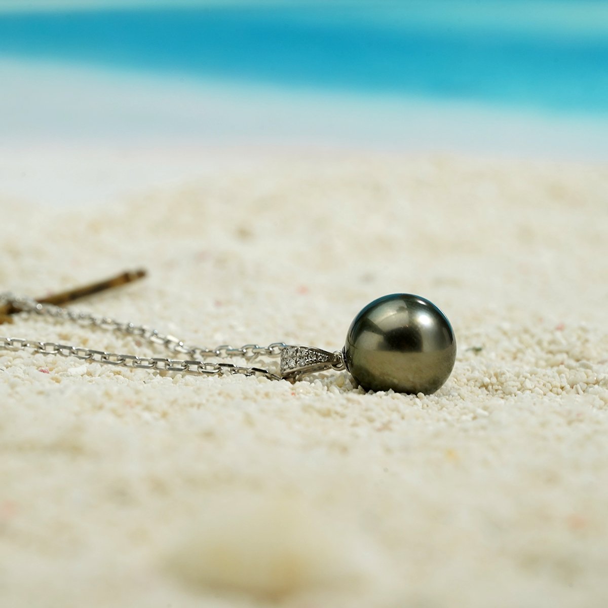 18K Real Diamond Natural Black Tahiti Pearl Necklace