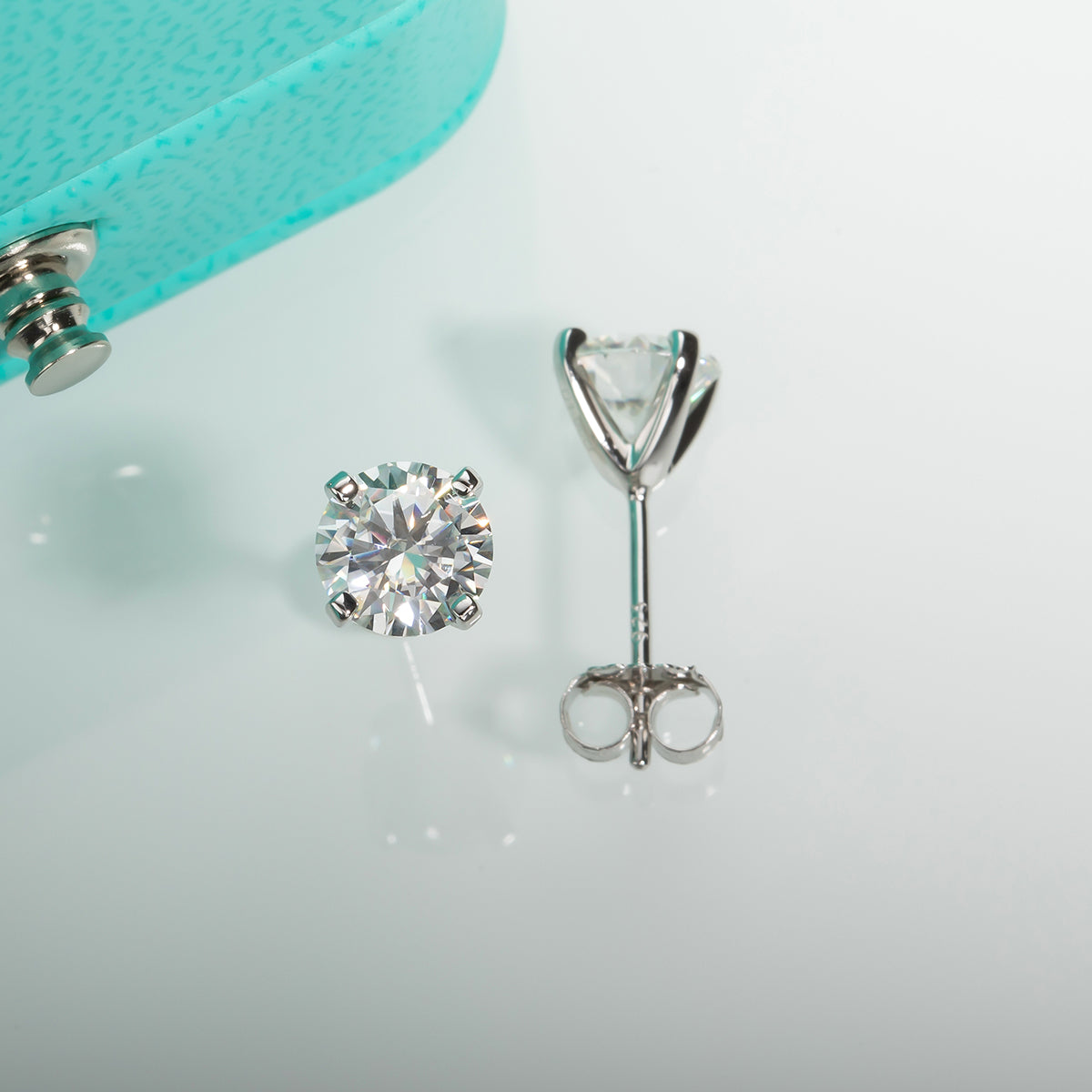 2.0CTTW D Color Round Cut Moissanite 925 Sterling Silver Stud Earrings