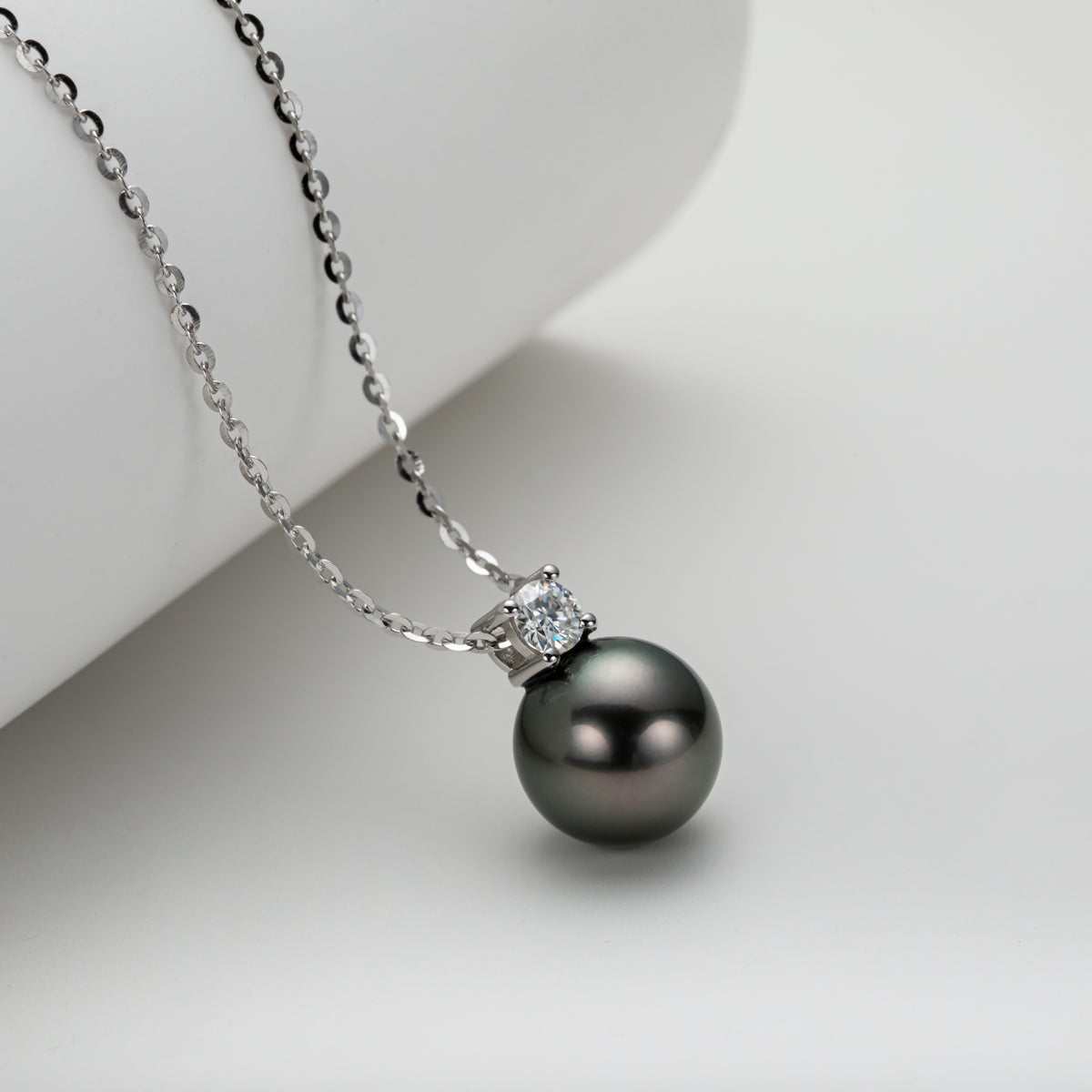 Yowting  9-10mm Natural Black Pearl 0.3ct Moissanite Necklace