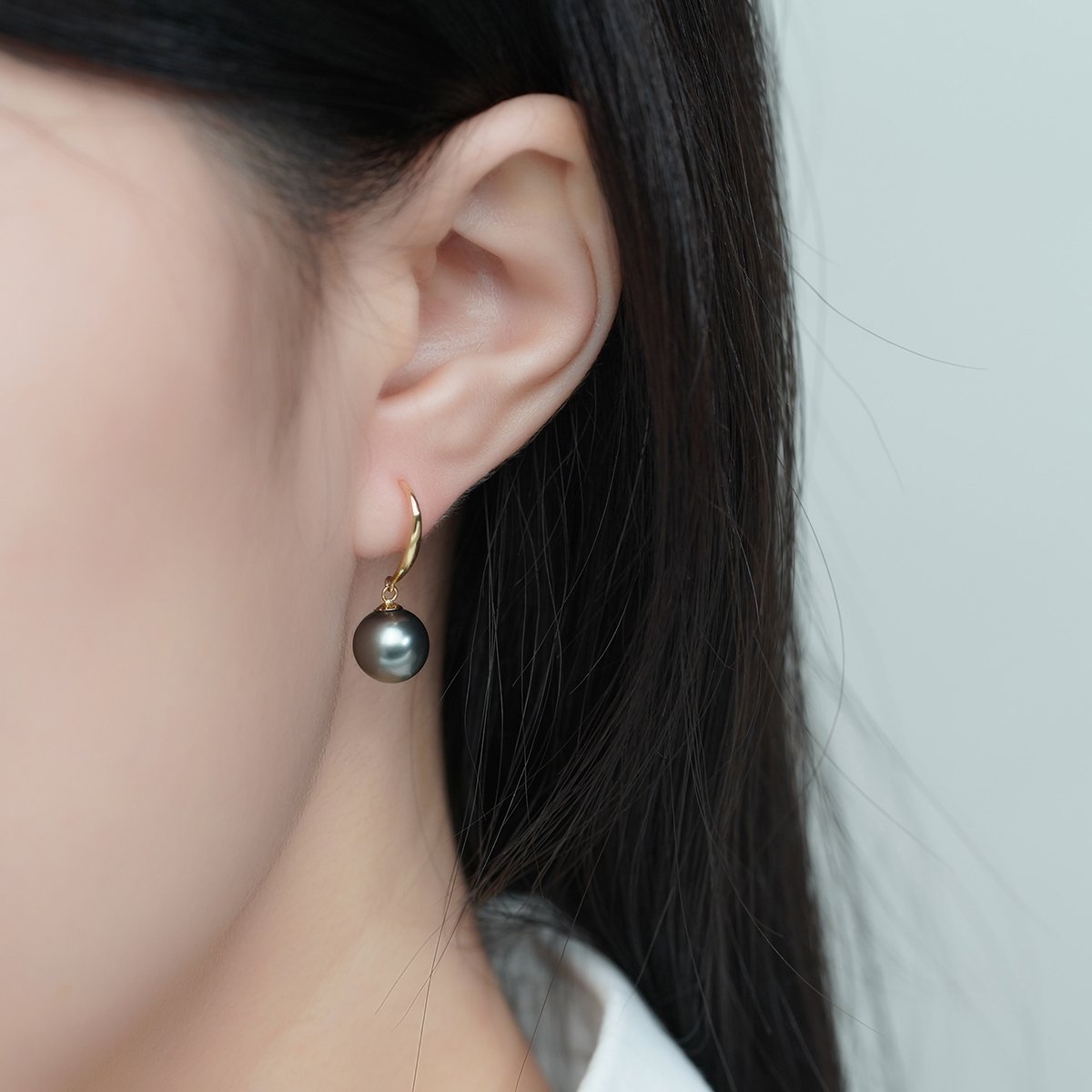 18K Gold Genuine Black Tahitian South Sea Cultured Pearl Hook Earring for Women