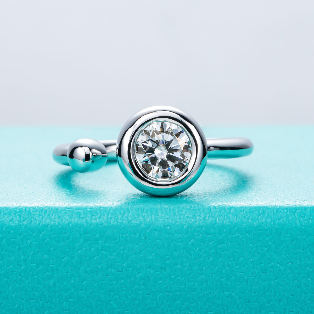 Round Cut Moissanite Solitaire Engagement Ring for Women