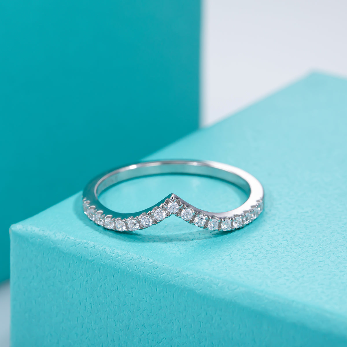 18K Moissanite White Gold Plated V Row Ring