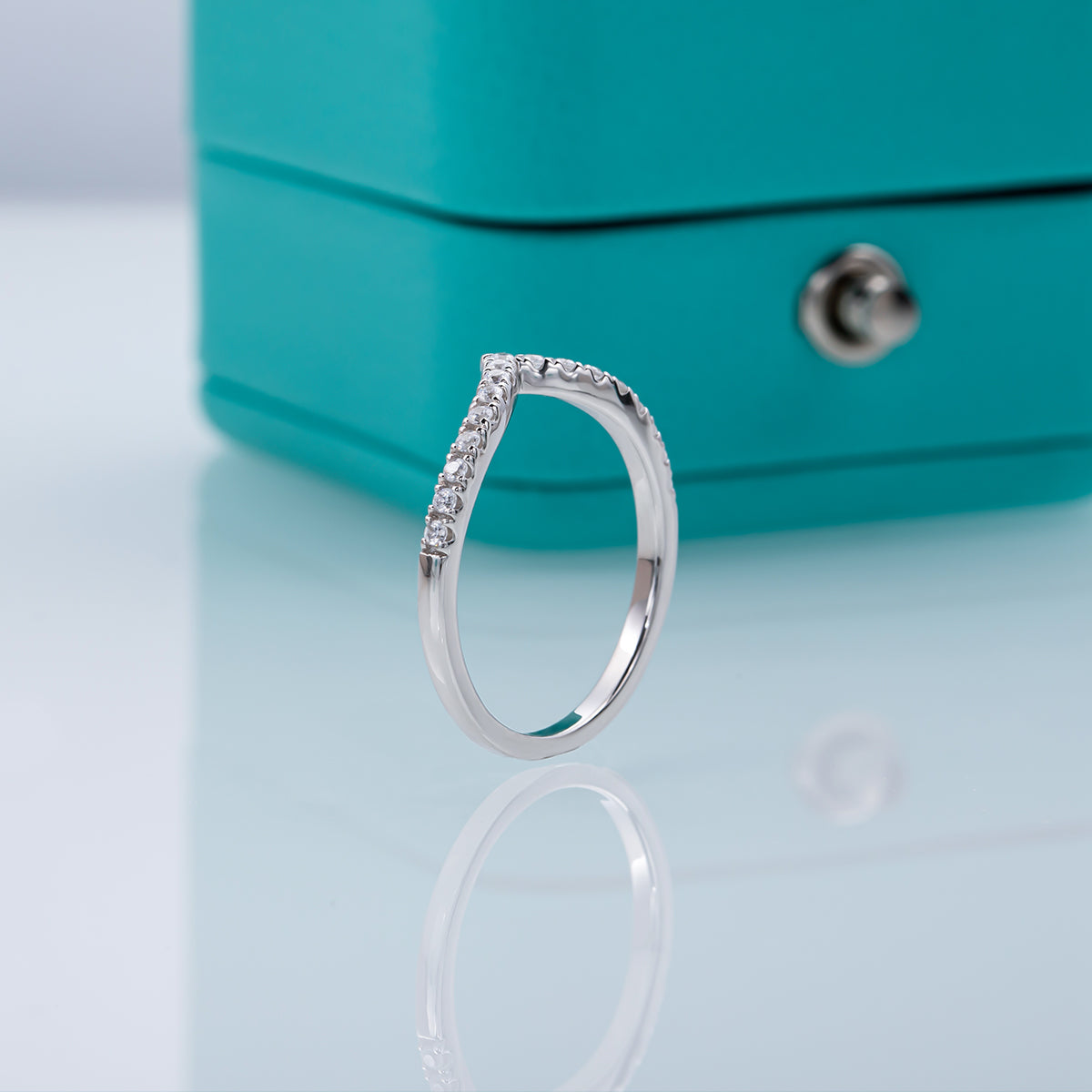 18K Moissanite White Gold Plated V Row Ring