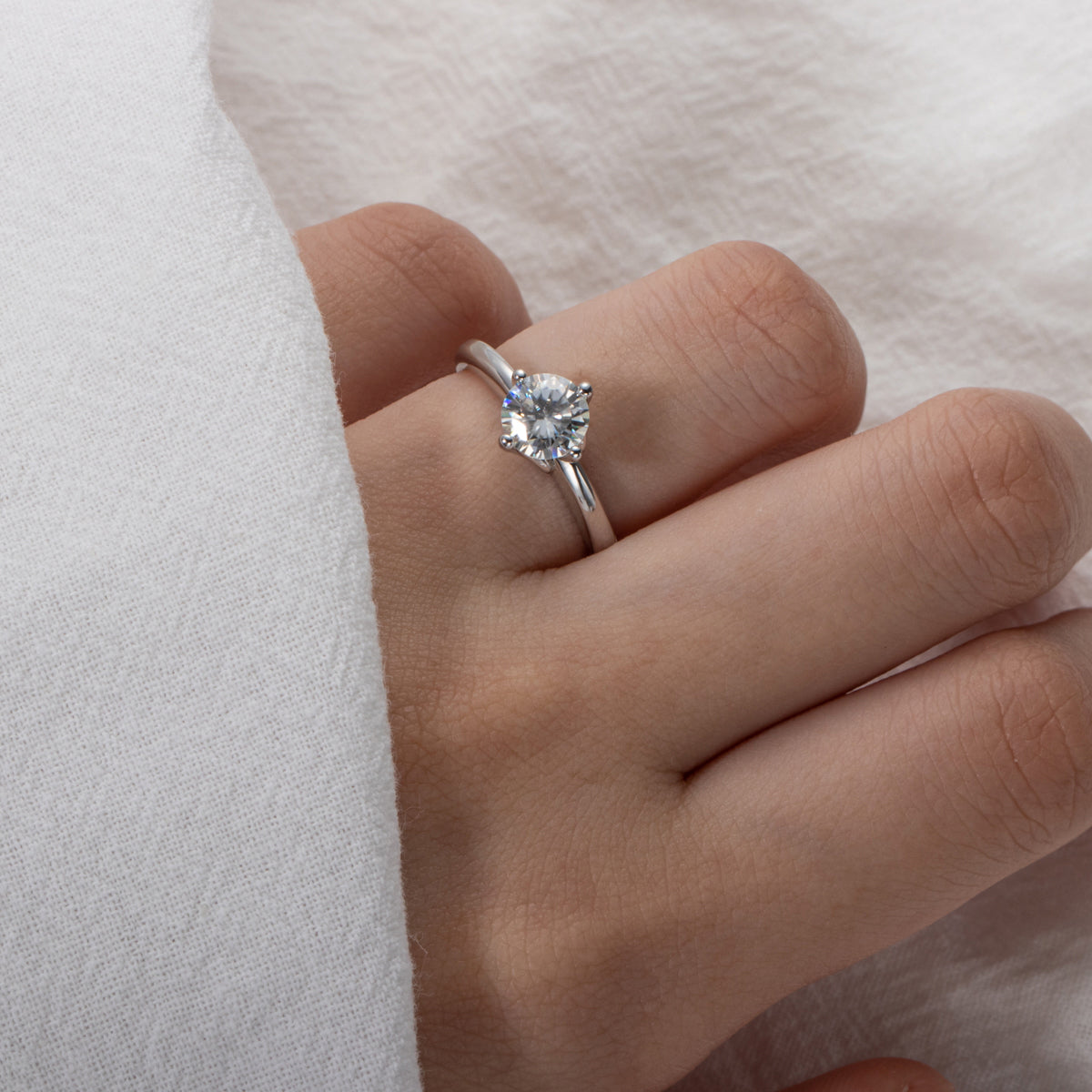 1.0CT Classic Round Cut Moissanite Engagement Ring