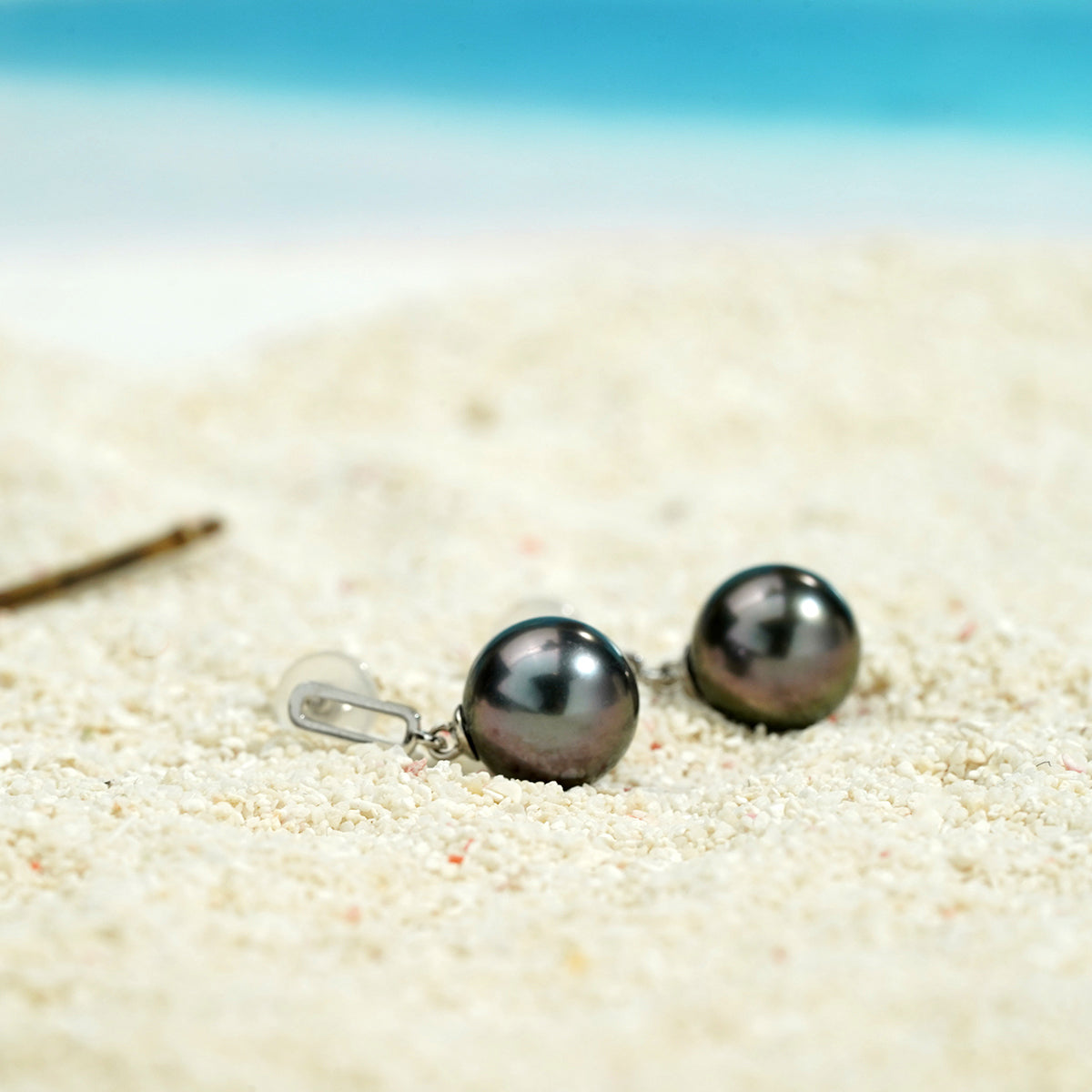 Yowting 18K Gold Tahitian Black Pearl Drop Earrings