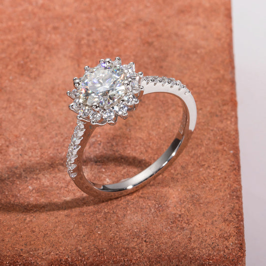 1.0CCTW Round Cut Moissanite Halo Engagement Rings