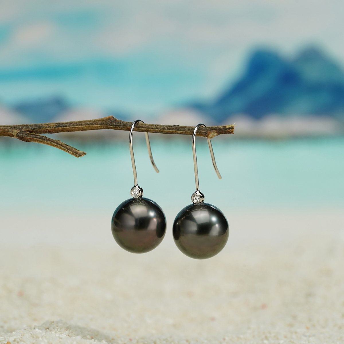 18K Gold Natural Tahitian Black Pearl Diamond Hook Earrings