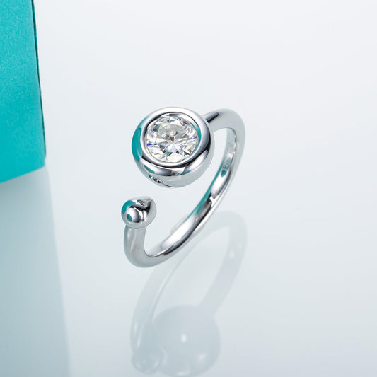 Round Cut Moissanite Solitaire Engagement Ring for Women