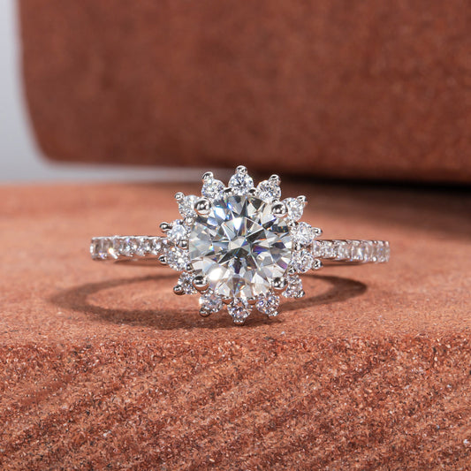 1.0CCTW Round Cut Moissanite Halo Engagement Rings